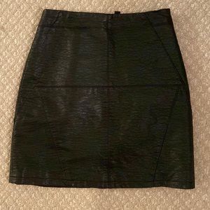 H&M black leather skirt (new)